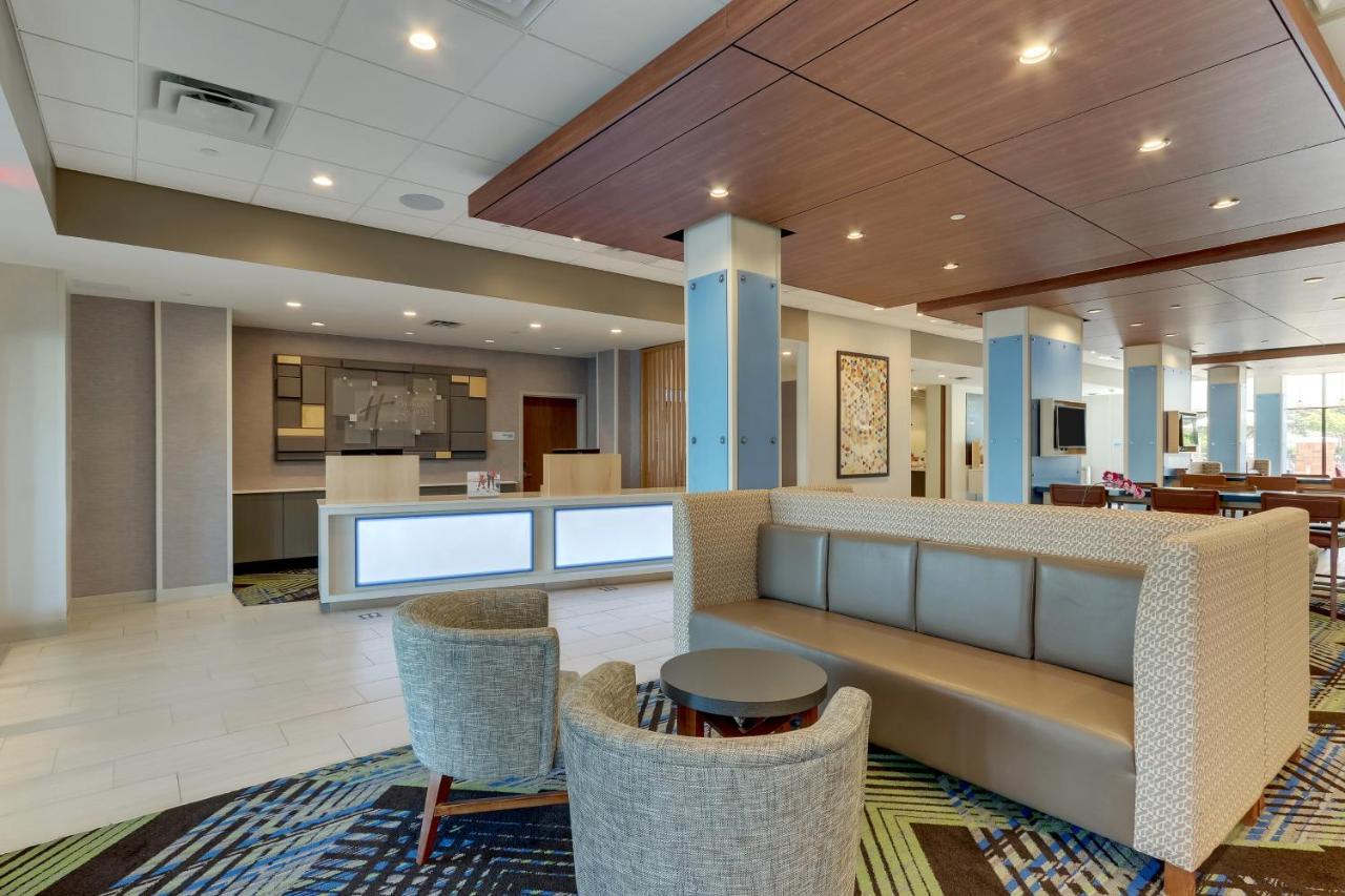Holiday Inn Express - Wilmington - Porters Neck By Ihg Екстериор снимка