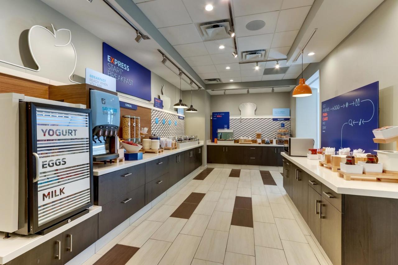 Holiday Inn Express - Wilmington - Porters Neck By Ihg Екстериор снимка