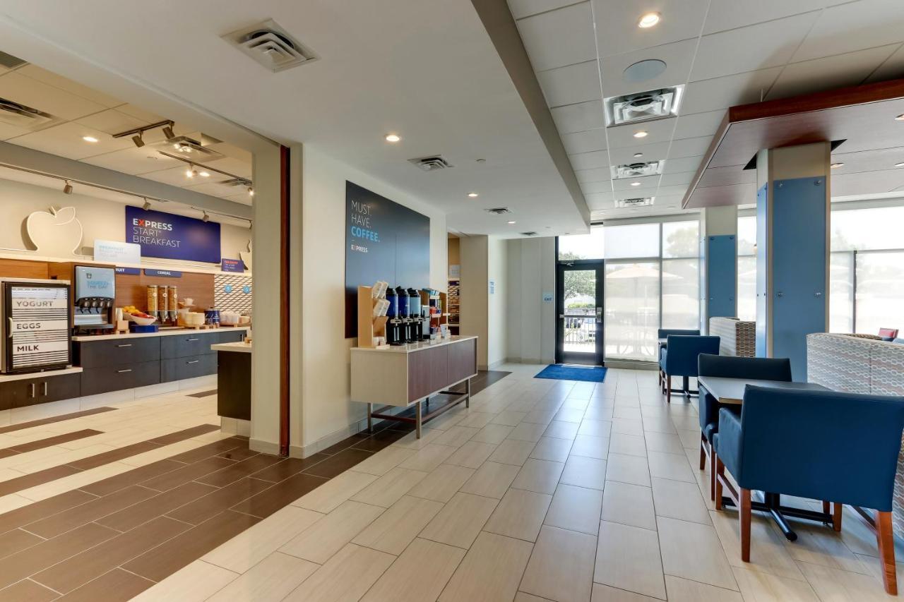 Holiday Inn Express - Wilmington - Porters Neck By Ihg Екстериор снимка