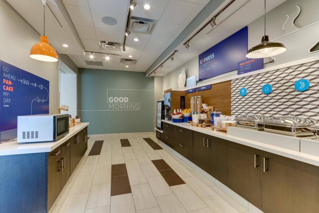 Holiday Inn Express - Wilmington - Porters Neck By Ihg Екстериор снимка