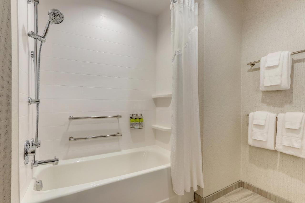 Holiday Inn Express - Wilmington - Porters Neck By Ihg Екстериор снимка