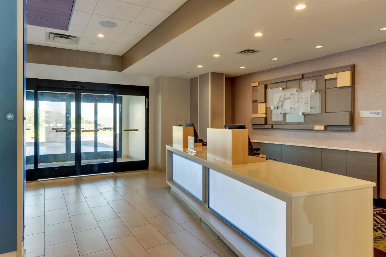 Holiday Inn Express - Wilmington - Porters Neck By Ihg Екстериор снимка