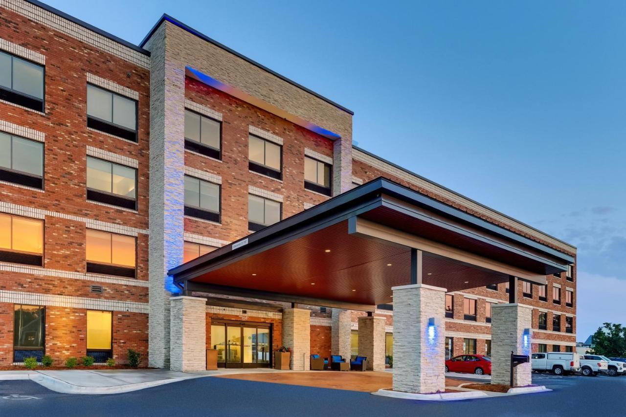 Holiday Inn Express - Wilmington - Porters Neck By Ihg Екстериор снимка