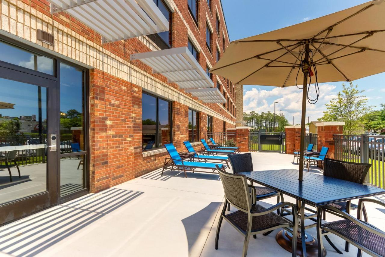 Holiday Inn Express - Wilmington - Porters Neck By Ihg Екстериор снимка